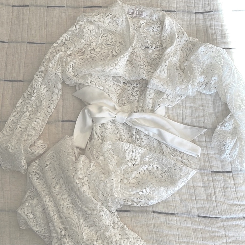 Homebodii Anemone Lace Robe - Picture 3 of 3